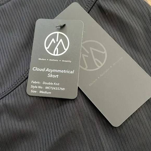 NWT Athletic skort in black - Picture 6 of 8